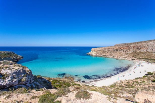 Самые красивые пляжи мира с белым песком, чистой водой и потрясающими пейзажами